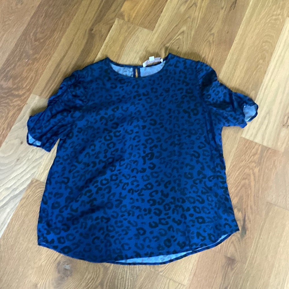 10/$25 Loft// leopard shirt, size M
